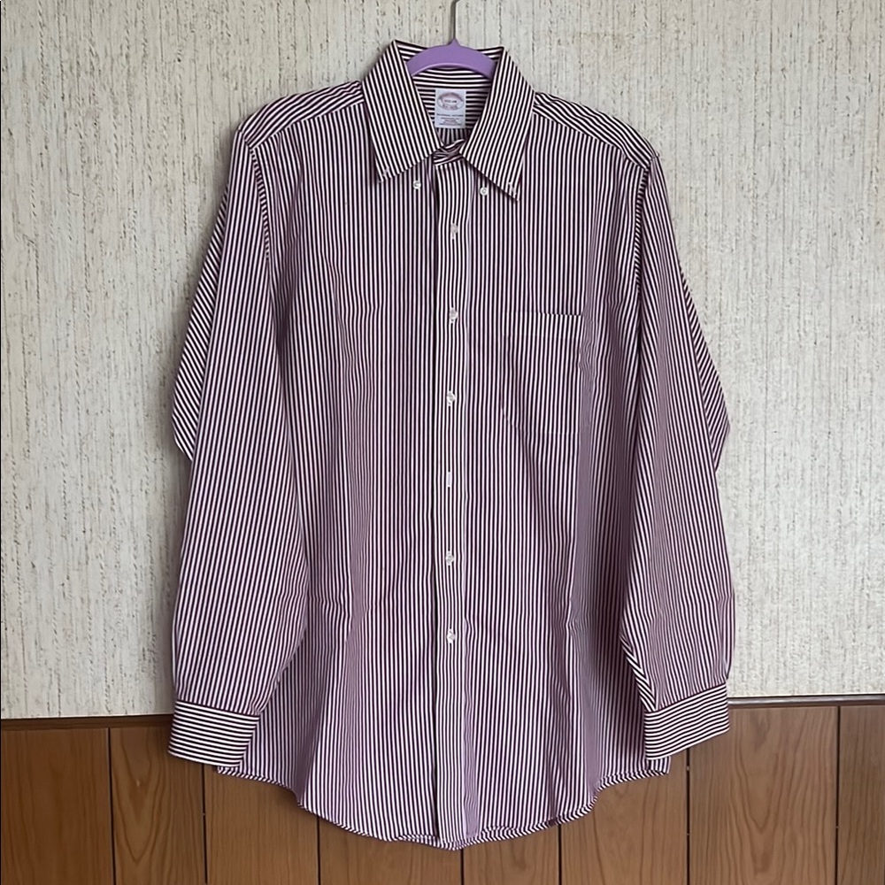 Brooks Brothers Men’s Non-Iron Dress Shirt Burgundy Stripe‎ SIZE 15.5-34 ( M )